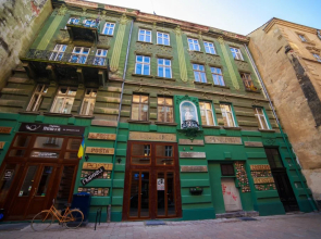 Hollywood Home Hostel