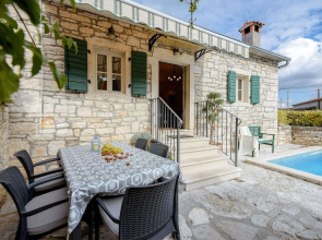 Lovely Stone House With Private Swimming Pool