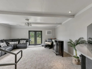 Gorgeous Home Near Wineries w/ Hot Tub & Fire Pit