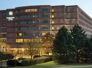 DoubleTree Suites by Hilton Htl & Conf Cntr Downers Grove