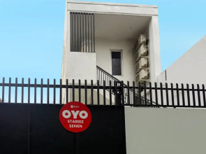 Super OYO 91074 Stariez Senen Syariah