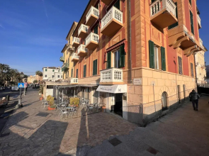 AL CASTELLO-VISTA MARE -ROMANTICO e CENTRALE a 20 METRI DAL MARE-toll parking at 15 euro per day to be booked in advance -subject to availability
