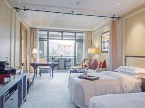 Modern Downtown Crossing Suites by Sonder