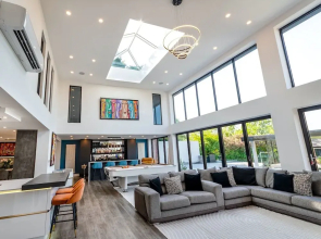 5 Bed Villa-sleeps 10-hot Tub-bar & Pool Table