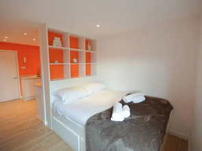 Modern Studio Flat In Clifton