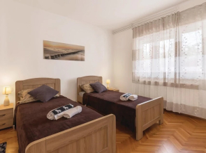 Stunning Apartment in Liznjan With 2 Bedrooms, Wifi and Outdoor Swimming Pool