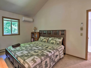 Deck & Resort Amenities: Pocono Lake Home