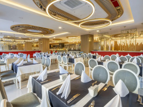 Hotel Orange Palace Side