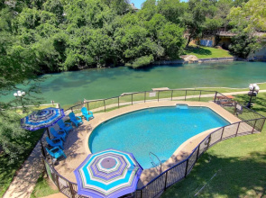Ic 209 Comal Escape 2 Bedroom Condo by RedAwning