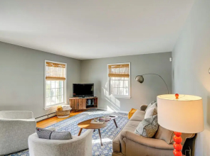 Walk to Dining: Downtown Lenox Guest House!