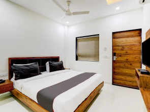 Collection O 79334 Hotel Maa Gayatri