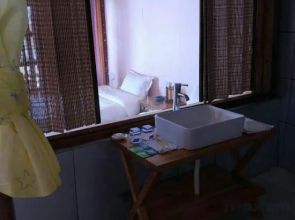 Caohai Hotel