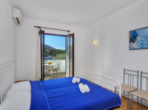 Apartment Cico Hvar/Pokrivenik 8183