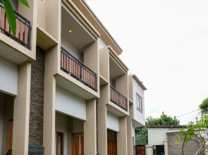 OYO 992 Semilir Senggigi Inn
