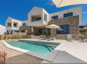 Villa Verena With Heated Pool