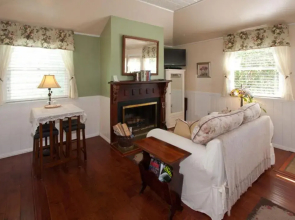 Headlands Inn Bed & Breakfast
