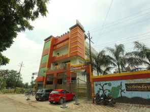 OYO 17204 Vrindawan Galaxy