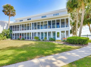 Private Balcony w/ Water Views: Welaka Condo!