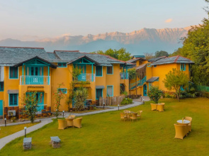 Tree of Life Birdsong Chalets