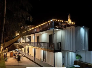 Pig Dive Hostel
