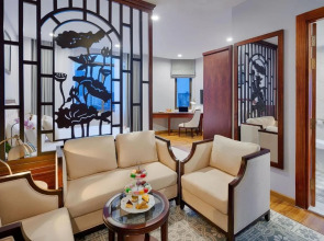 Happy Life Grand Hotel & Sky Bar