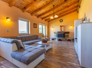 Stunning Home in Izola with Outdoor Swimming Pool, Hot Tub & 5 Bedrooms