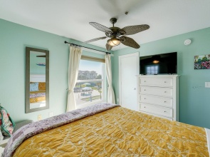 Colorful Townhome, Steps to Clearwater Beach!