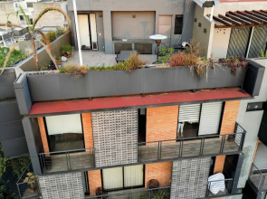 Chic PH Haven with rooftop By Tasman