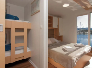 Eldamar Floating House