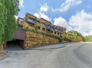 RedRock Faqra - Mountain Getaway Residences W Pool & Balconies