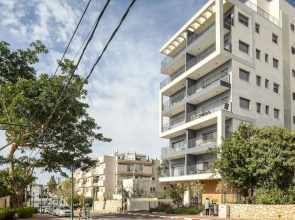 Spacious 3BR Apt w Garden Ramat Hasharon