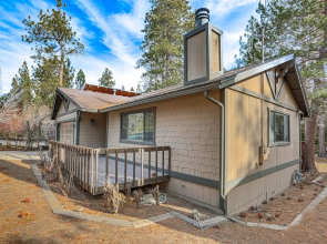 2 Mi to Snow Summit Skiing: Big Bear Cabin w/ Deck