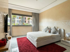 "superbe Appart Méga Terrasse Piscine +big Jardin"