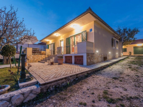 Amazing Home in Vrsi With 3 Bedrooms and Wifi