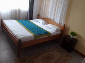 Stay.Plus Ebony Mara House