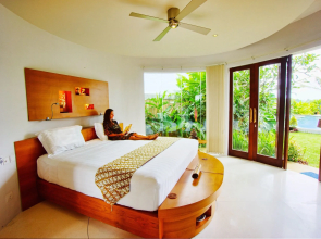 Floating Leaf Eco-Luxury Retreat