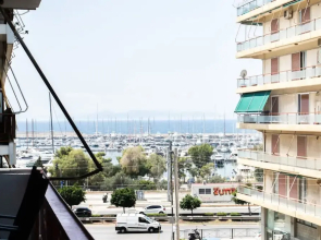 Spacious and Sunlit Seaside Flat