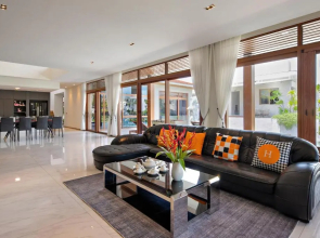 Deluxe villa along the beach