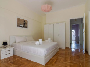 Bright and Spacious 2-bedroom Apartment in Athens