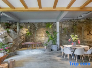 Xingyi Wanfenglin Ruhuazaoye Homestay (Baguatian Observation Deck)