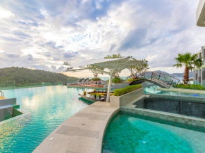 Crest Resort & Pool Villas