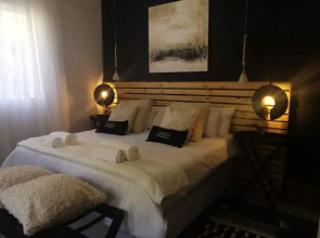 EXQUISITE PRIVATE LUXURY SUITE WITH KING BED at BOKMAKIERIE VILLAS