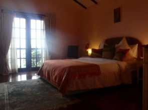 Las Flores Country Guest House And Restaurant