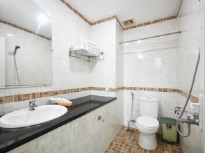 Queen Hotel Saigon Airport