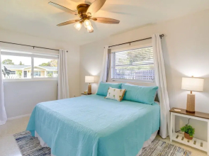 Clearwater Oasis: Gas Grill, Beach Chairs & More!