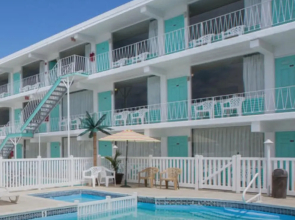 Island Breeze Motel