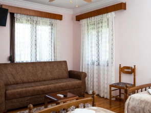 Fani's House Under Meteora