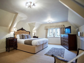 Woodhall Manor