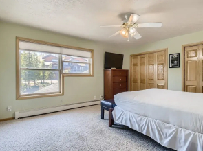 Mountain Getaway! Minutes From Family Fun-come Relax And Have A Blast! 4 Bedroom Home by RedAwning