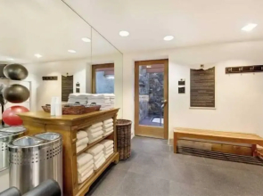 Luxury Ski in, Ski out 2 Bedroom Mountain Residence in the Heart of Lionshead Village with Heated Slope Side Pool and Hot Tub